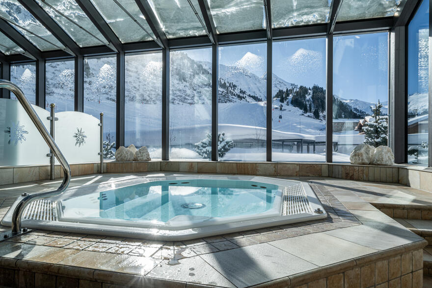 Hotel Edelweiss & Gurgl mit Wellnessbereich und Pool