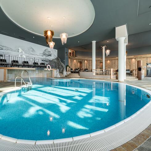 Hotel Edelweiss & Gurgl mit Wellnessbereich und Pool