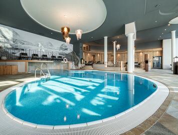 Hotel Edelweiss & Gurgl mit Wellnessbereich und Pool