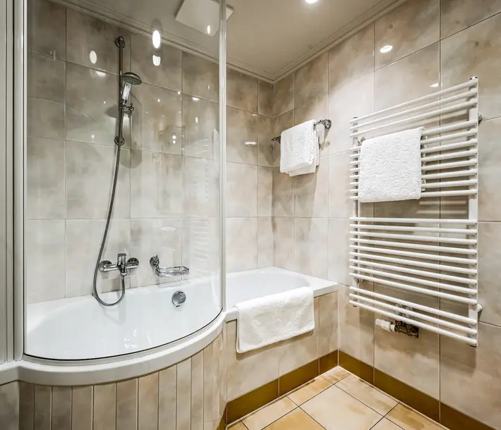 room with bathtub in Obergurgl