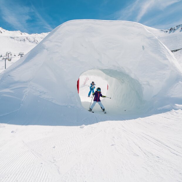 © Ötztal Tourismus skiing area for children in Tyrol | © Ötztal Tourismus